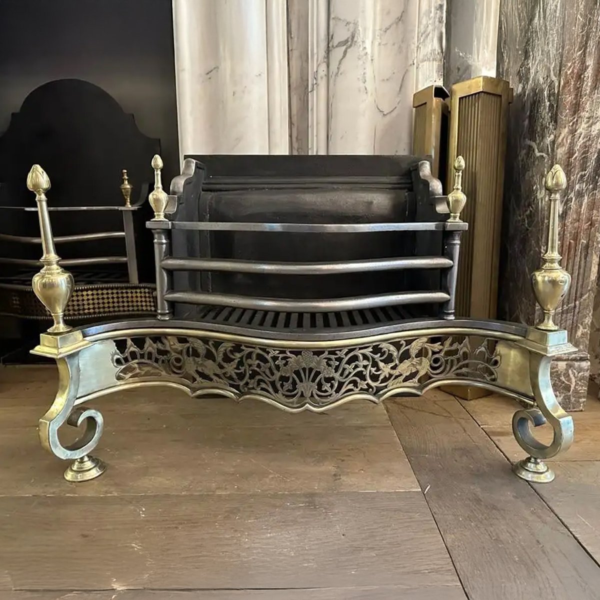 An Antique English Regency Style Brass and Steel Fire Grate - Image 4