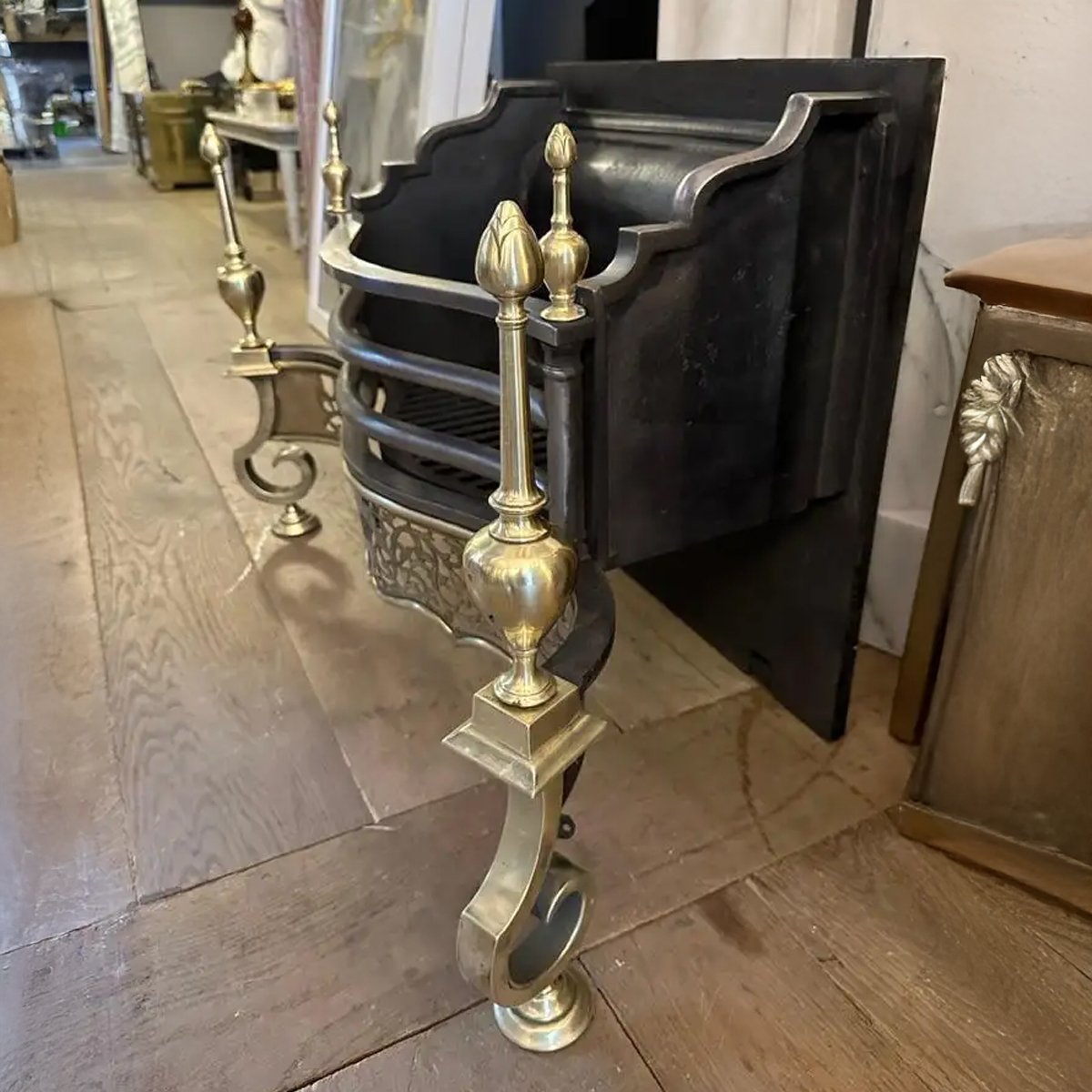 An Antique English Regency Style Brass and Steel Fire Grate - Image 5