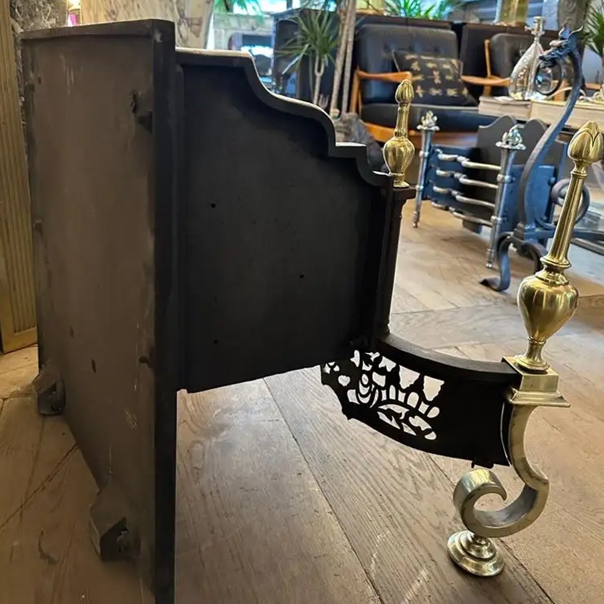 An Antique English Regency Style Brass and Steel Fire Grate - Image 7