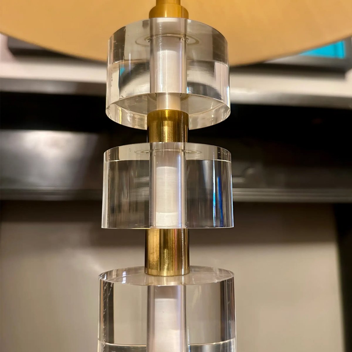 1970s Brass and Lucite Floor Lamp with Textured Base and Linen Shade - Image 4